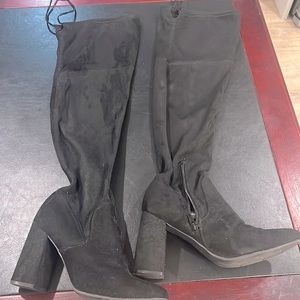 Tall Black Knew High boots 👢